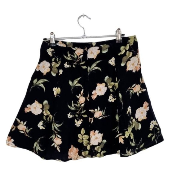 LUCK & TROUBLE Size 6 Black Floral A-Line Flare Mini Skirt - Picture 3 of 5